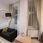 Old Town B15 Apartment